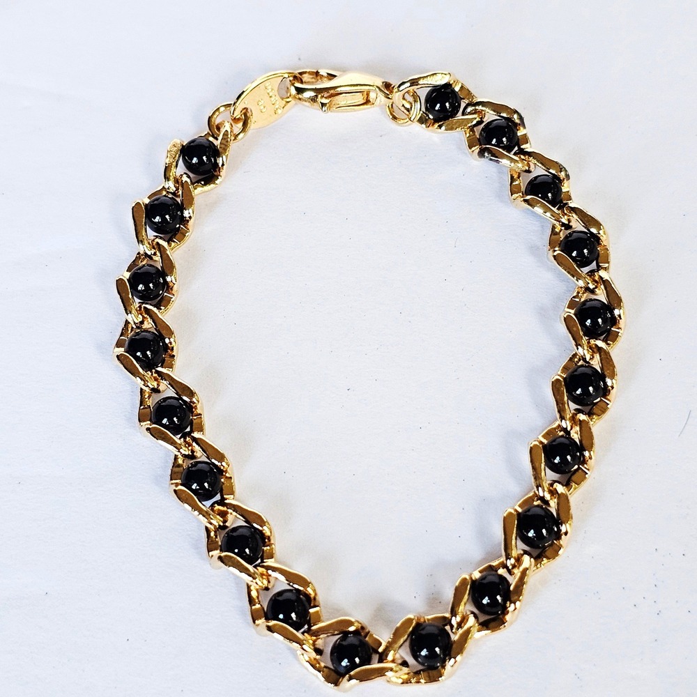 90's Minimalist Captured Treasures Onyx Bracelet Gold Tone Small Classic Elegant